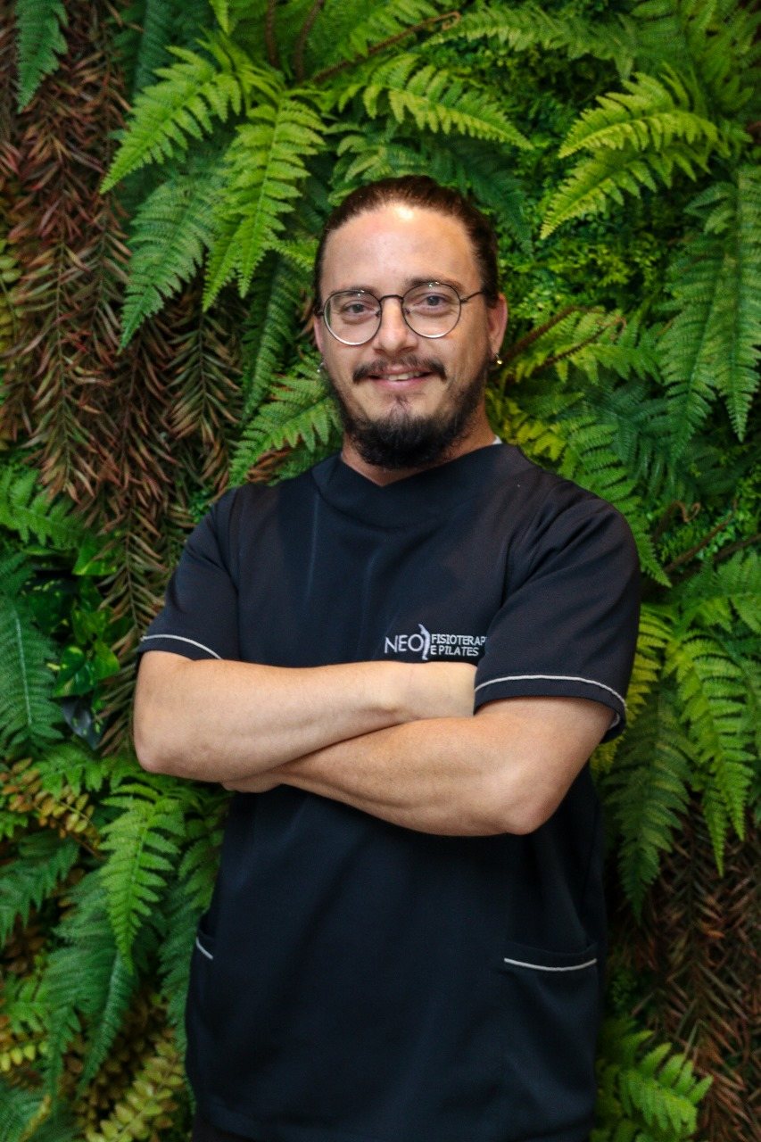 Dr. Cleber, profissional de fisioterapia ortopédica e RPG da Neo